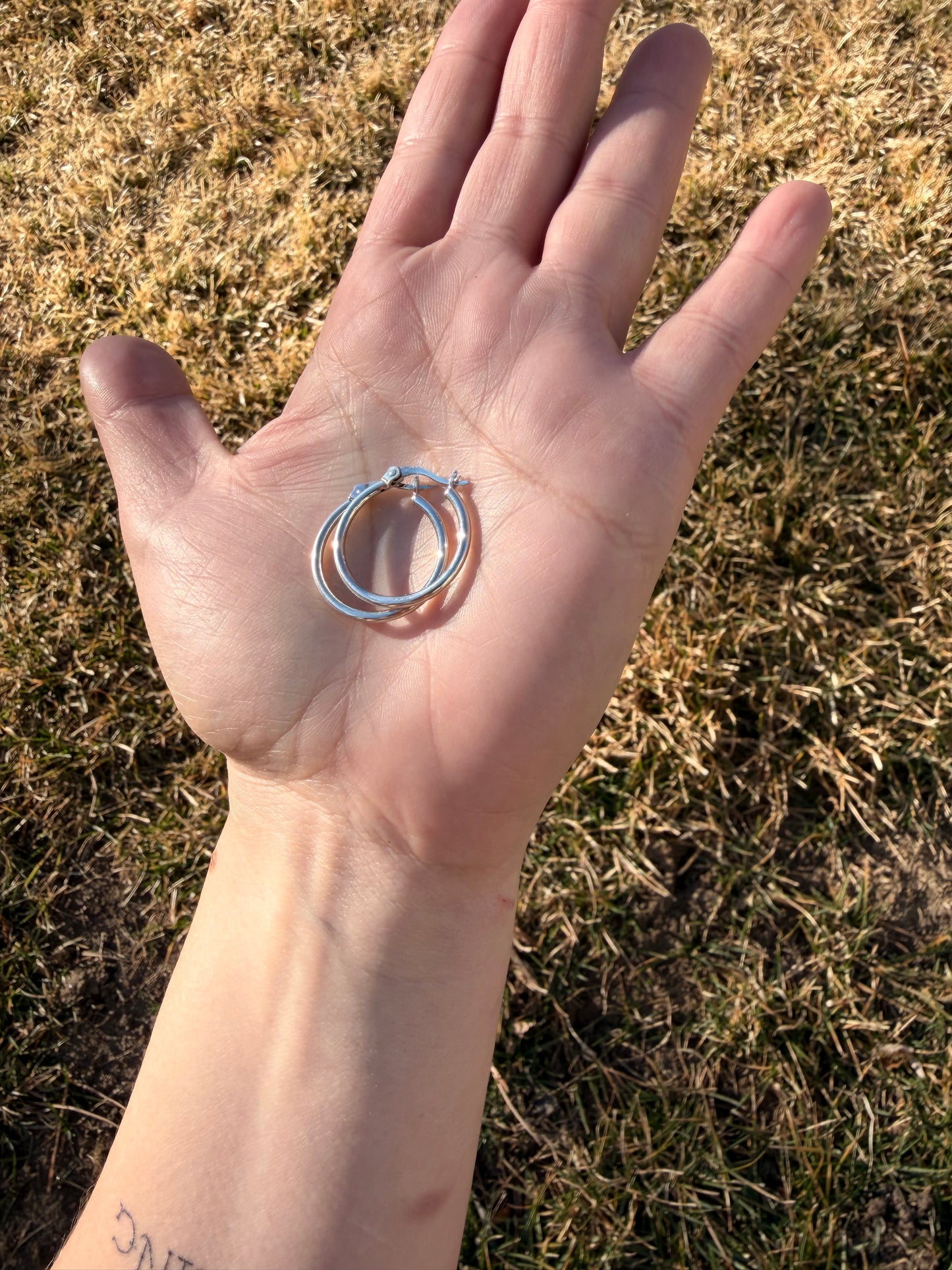 the thin-medium silver hoops (repaired vintage)