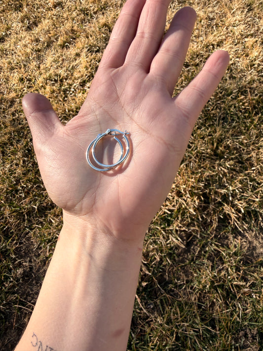 the thin-medium silver hoops (repaired vintage)
